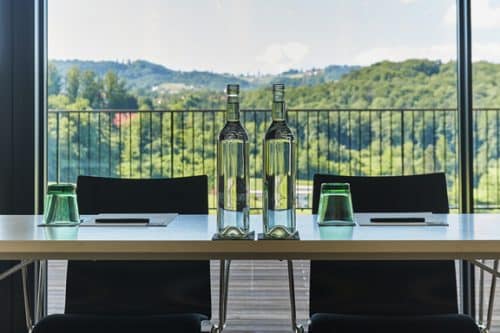 Table in the seminar room with view of the vineyard