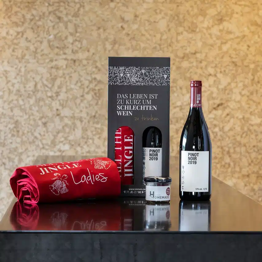 Coffret cadeau avec vin, tablier et épices pour vin chaud